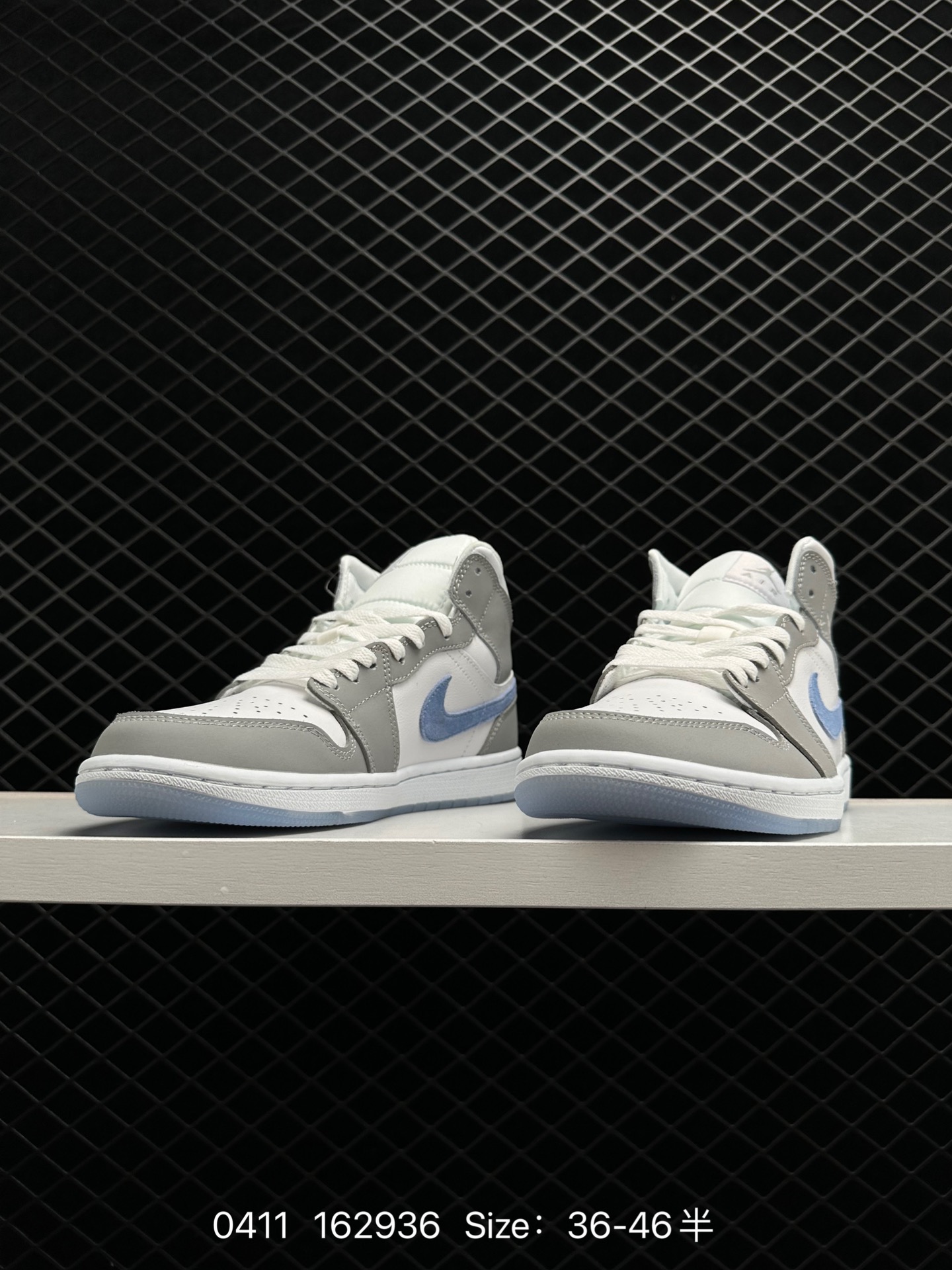 Air Jordan 1 Mid WMNS